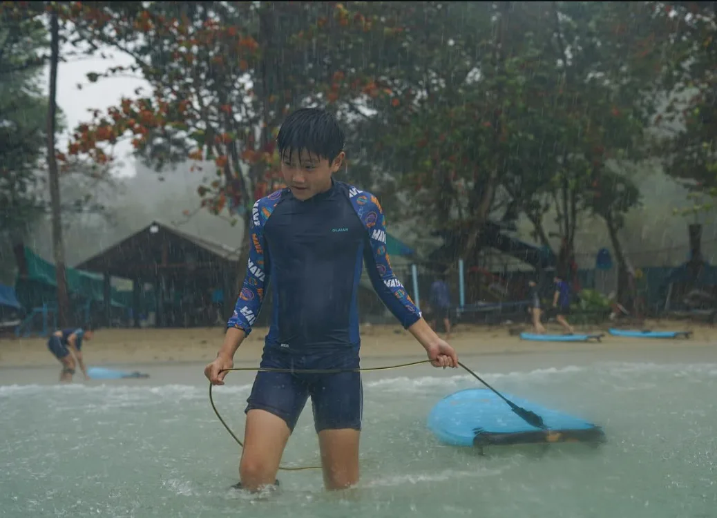 ฝนตกก็ยังตามคลื่น
